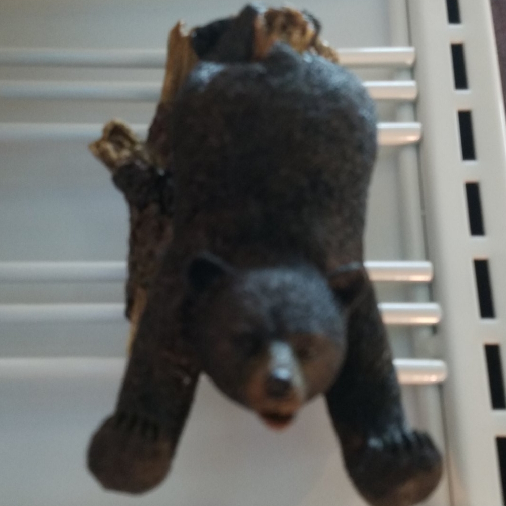 Bear towel holder